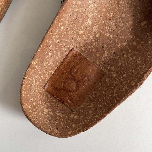 Sandals - Picture 3 of 4